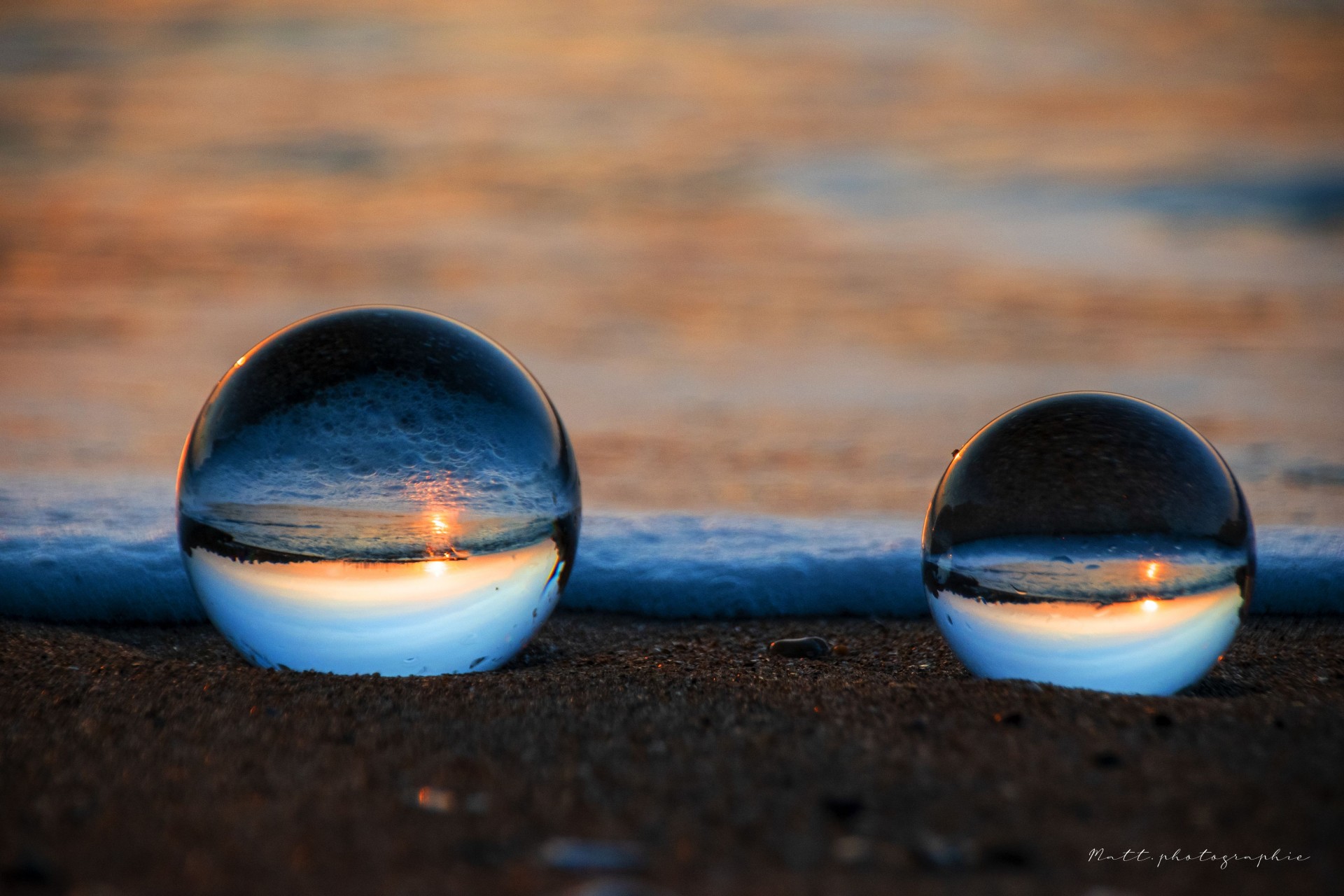 Duo posé sur le sable