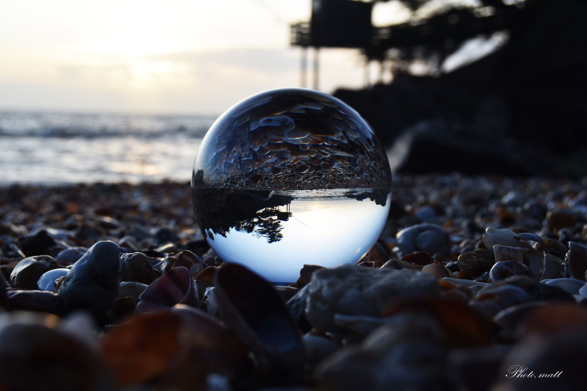 Posée sur le sable